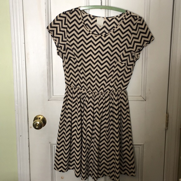 👗 NWOT Chevron Dress- super cute😍 Fun unique - Picture 7 of 8